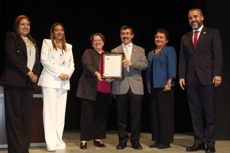 El Rector Dámaso Leonardo Anaya Alvarado presidió en el Campus Tampico la ceremonia de entrega de acreditaciones de programas educativos