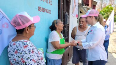La candidata Alejandra Cárdenas Castillejos recorrió las colonias Azteca y Emilio Portes Gil en Victoria.