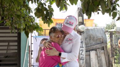La candidata Alejandra Cárdenas recorrió la colonia López Mateos.