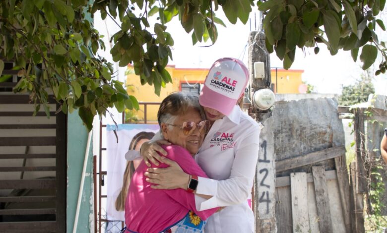 La candidata Alejandra Cárdenas recorrió la colonia López Mateos.
