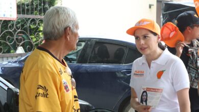 La candidata de Movimiento Ciudadano recibe el respaldo de los comerciantes.