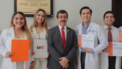 Dámaso Anaya Alvarado, Rector de la Universidad Autónoma de Tamaulipas (UAT), entregó reconocimientos a 37 profesionales de la medicina.