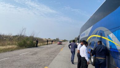 Autobús de Transpaís queda varado por falla en el compresor.