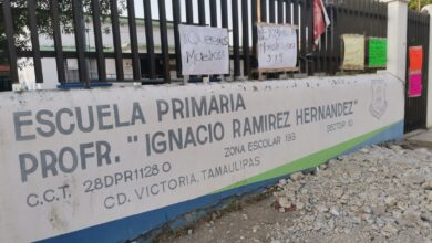 La escuela primaria Ignacio Ramírez Hernández, continúa cerrada por tercer día a falta de maestros.