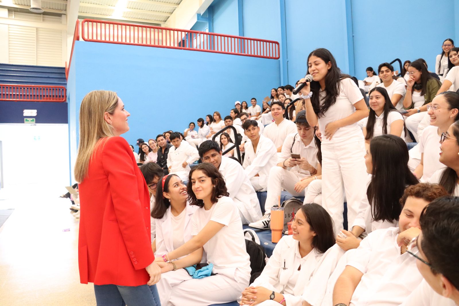 Ale Cárdenas jóvenes 