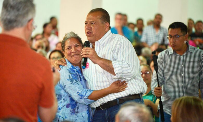 Óscar Almaraz recibió el apoyo de los trabajadores sindicalizados del Ayuntamiento de Victoria.