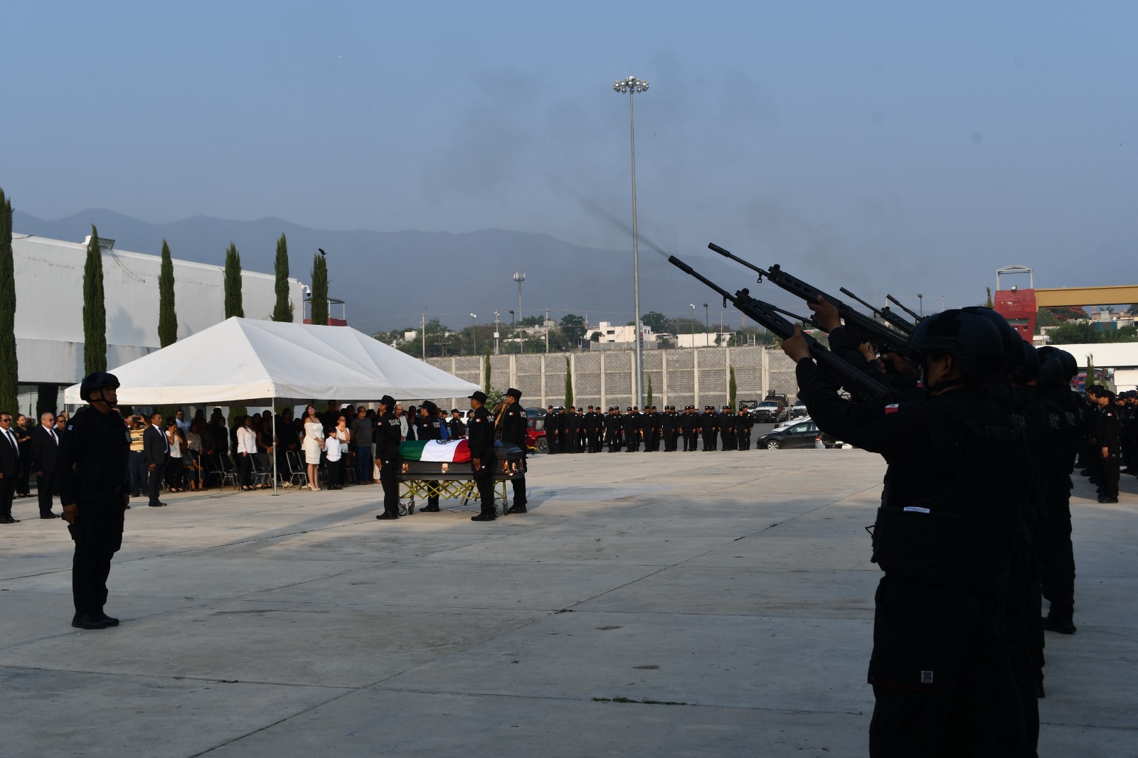 Despiden con honores a policia