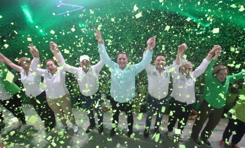Eugenio Hernández cierra campaña en Victoria.