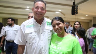 El candidato al Senado, Eugenio Hernández, recibió el apoyo del magisterio en Nuevo Laredo.