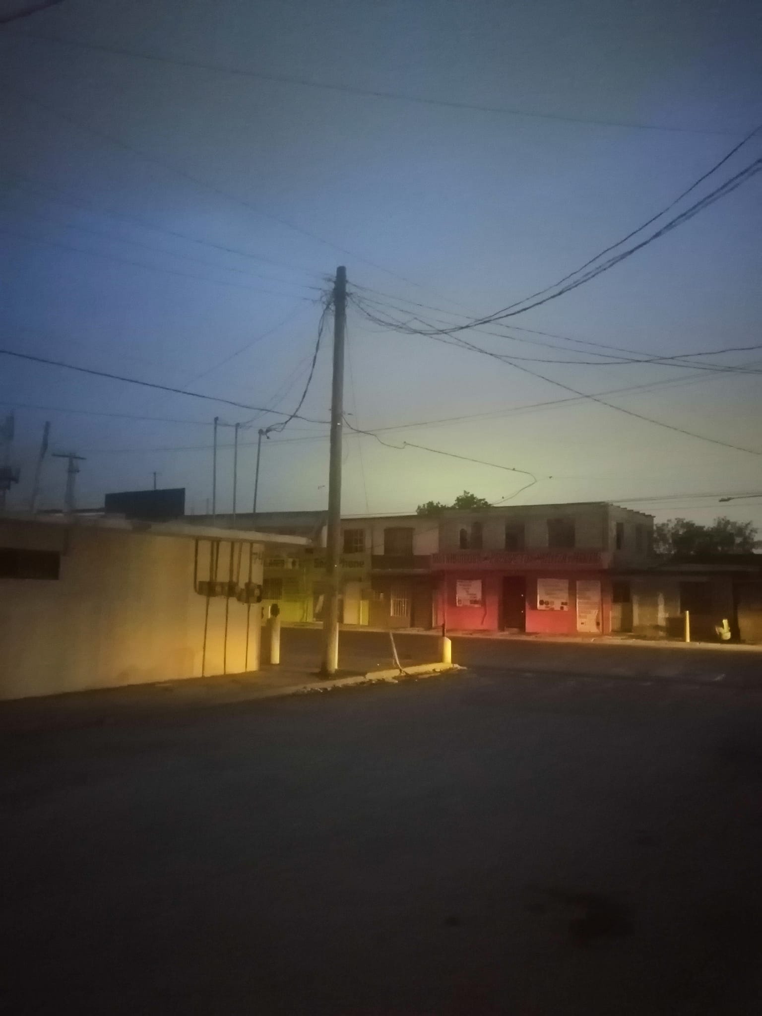 Cortes de energía eléctrica afectaron a cientos de familias.
