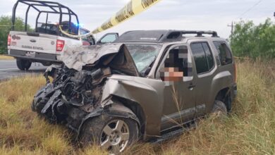 estrella camioneta contra tráiler y pierde la vida.
