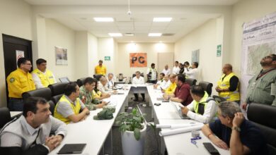 Américo Villarreal reconoce la labor de los brigadistas que atienen incendio en la sierra de Victoria.