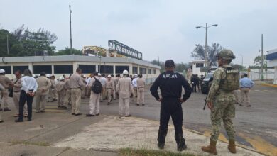 Trabajadores petroleros impidieron que Marinos tomaran control de la Terminal Marítima.