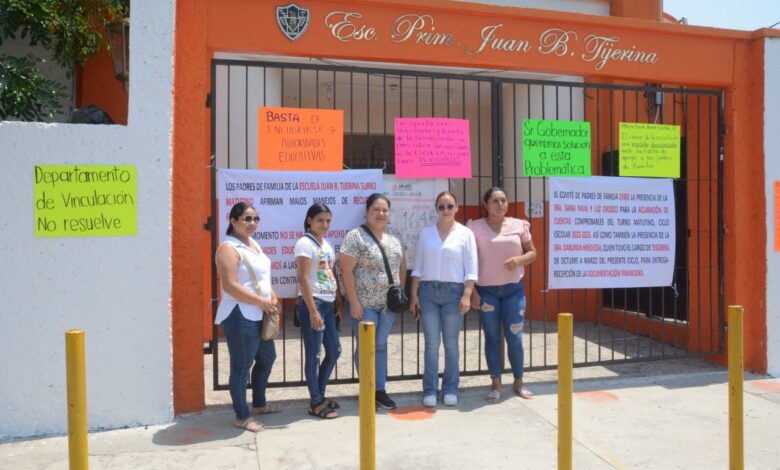 protestan padres de familia