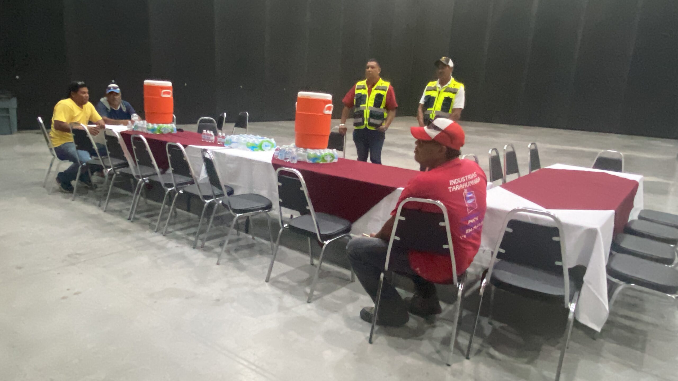 Durante tres días esl Polyforum de Victoria estará recibiendo a personas que requieran hidratarse y refugiarse ante las altas temperaturas.