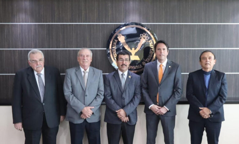Los integrantes del Patronato de la Universidad Autónoma de Tamaulipas (UAT), respaldaron de manera unánime a Dámaso Anaya.