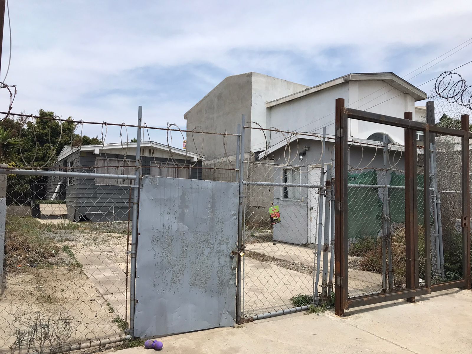 En el 2020, Héctor Ramos García indicó una casa como domicilio legal para la empresa CKB Grupo Constructor, en la colonia Hidalgo, de Ensenada, B.C. Crédito: Benjamín Pacheco López