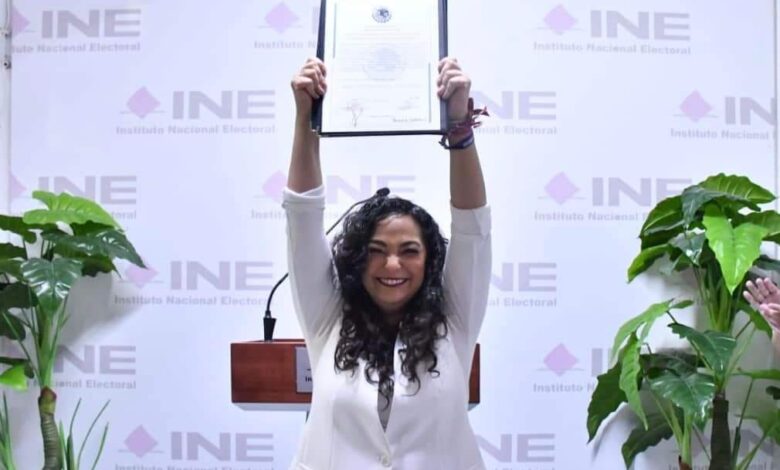 La Junta Local Ejecutiva del INE en Tamaulipas, hizo entrega de la constancia de mayoría al Senado a Olga Patricia Sosa Ruíz