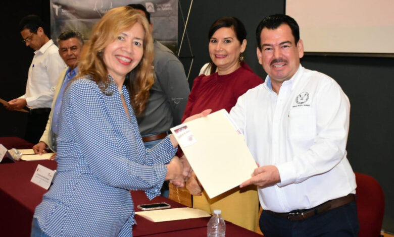 Entregaron credenciales de certificación y constancias académicas a guías turísticos.