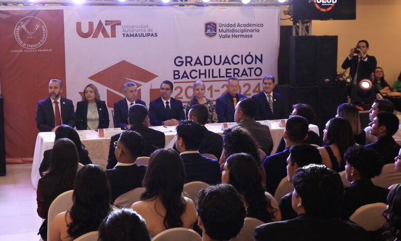 La Universidad Autónoma de Tamaulipas (UAT) llevó a cabo la ceremonia de graduación de 270 estudiantes que concluyeron su educación del nivel medio superior en la Unidad Académica Multidisciplinaria Valle Hermoso.