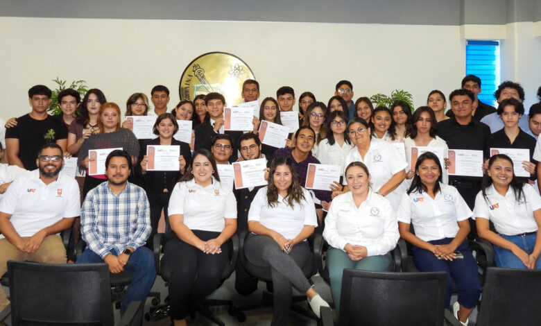 La Universidad Autónoma de Tamaulipas (UAT) entregó la primera generación del programa de educación bilingüe egresada de la Escuela Preparatoria No. 3 en Ciudad Victoria.