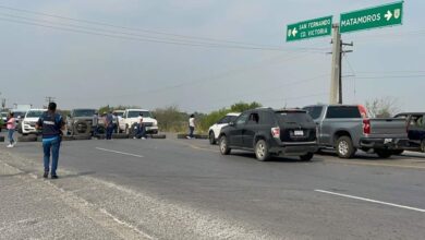 pobladores bloquean el paso en carretera Matamoros-Victoria en protesta por fallos en electricidad.