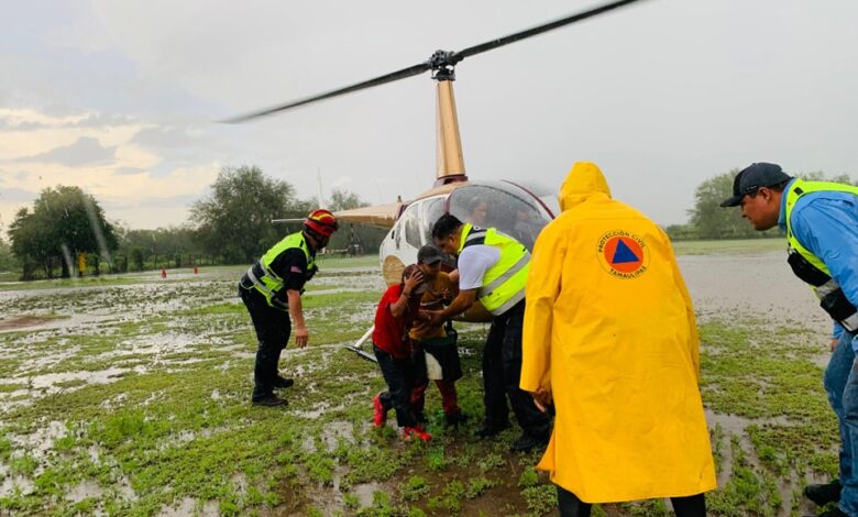 Evacúan a familias en Hidalgo tras desbordarse río Purificación.