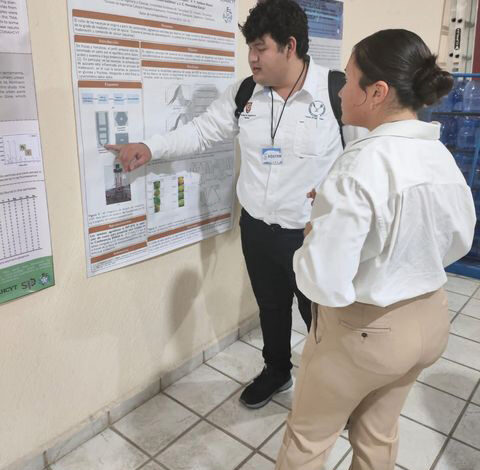 El alumno de la Universidad Autónoma de Tamaulipas (UAT), Carlos Emanuel Ruiz Colunga destacó en encuentro de optoelectrónica en Altamira.