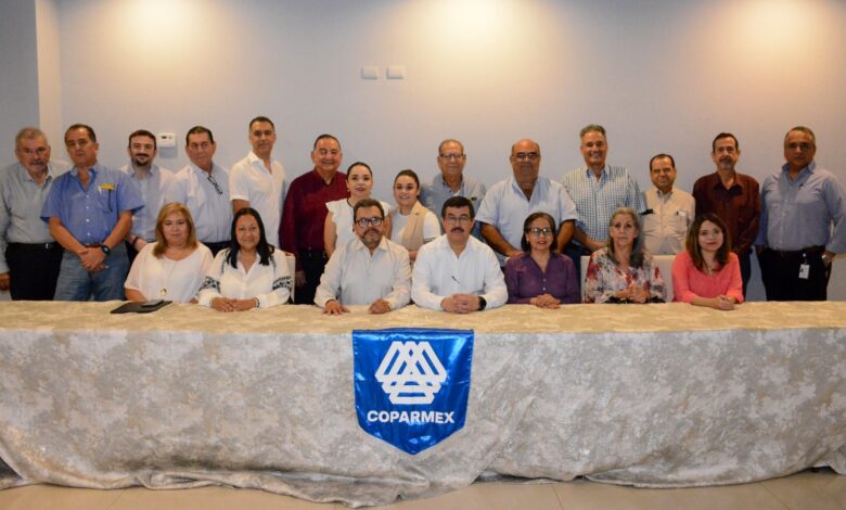El Rector de la UAT, Dámaso Anaya Alvarado, asistió como invitado a la sesión de la Confederación Patronal de la República Mexicana (Coparmex), en Ciudad Victoria.
