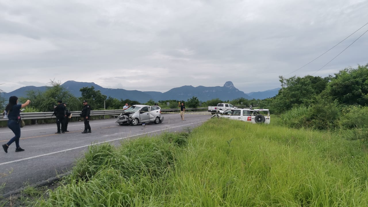 Un accidente enlutó a dos familias luego que cinco personas fallecieron en un choque frontal en la carretera Victoria-Monterrey.