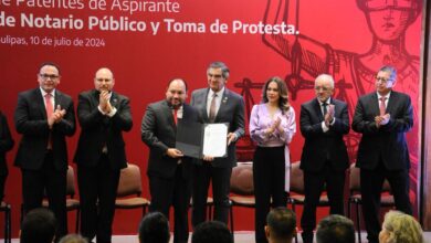 El gobernador Américo Villarreal Anaya presidió la ceremonia de entrega de patentes de aspirante a notario público.