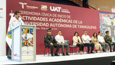 El Gobernador felicitó al Rector Dámaso Anaya por estar dentro de los rectores mejor calificados del país.