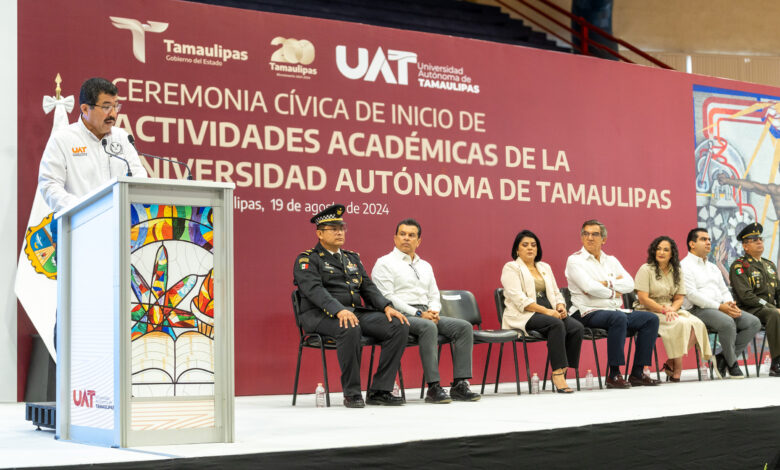 El Gobernador felicitó al Rector Dámaso Anaya por estar dentro de los rectores mejor calificados del país.