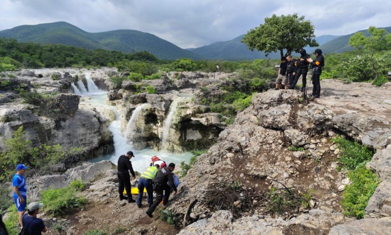 Solo dos personas que cayeron de su propia altura en las cascadas de Juan Capitán fueron trasladadas para su atención médica.