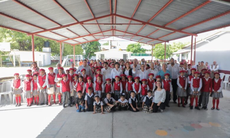 El director de la primaria Dr. Norberto Treviño Zapata, Maestro Said González Sandoval, agradeció la reconstrucción total de esta escuela.