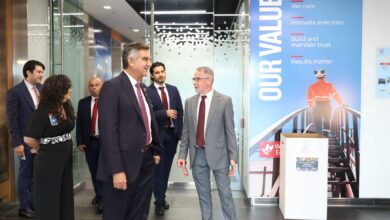 Fortalece el gobernador y Woodside Energy acuerdos para el bienestar social.