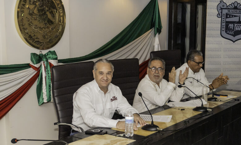 El Cabildo autorizó la licencia al alcalde Adrián Oseguera Kernion para separarse de su cargo.