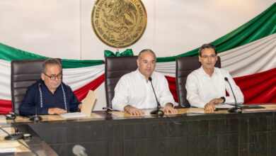 El alcalde Adrián Oseguera Kernion sostuvo una reunión de acercamiento con el presidente municipal electo Erasmo González Robledo.