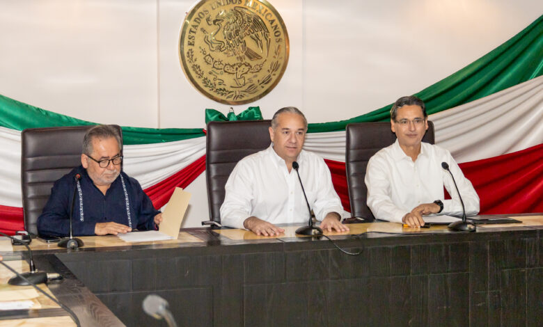 El alcalde Adrián Oseguera Kernion sostuvo una reunión de acercamiento con el presidente municipal electo Erasmo González Robledo.