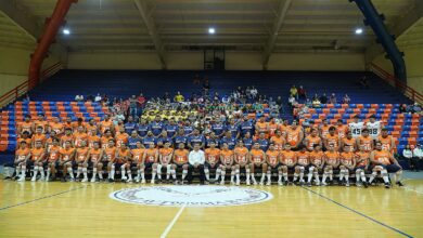 El Rector de la Universidad Autónoma de Tamaulipas (UAT), Dámaso Anaya Alvarado, presentó oficialmente al equipo Correcaminos de Liga Mayor de fútbol americano.