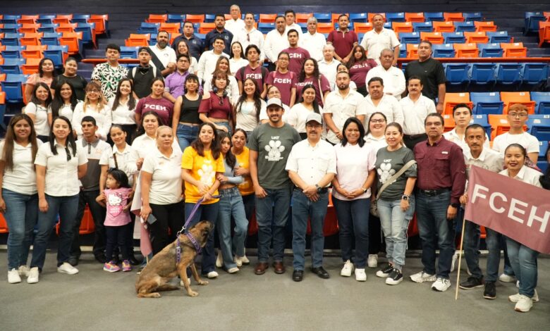 El Rector de la Universidad Autónoma de Tamaulipas (UAT), Dámaso Anaya Alvarado, presidió la entrega en adopción de diez héroes caninos retirados de corporaciones de seguridad y auxilio.