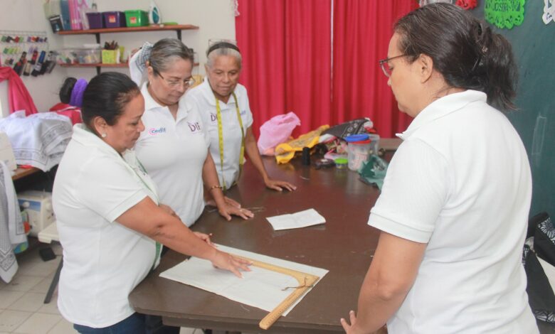Los cursos escolarizados CEDIF dieron inicio en sus diferentes áreas, las cuales son Corte y Confección, Belleza, Manualidades y Auxiliar de Enfermería.