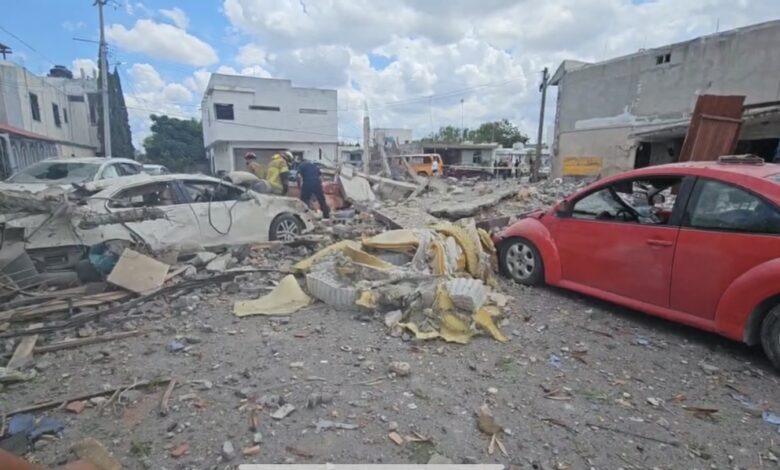 Dos personas fallecieron a causa de la explosión en un domicilio donde se encontraron artefactos pirotécnicos y pólvora.