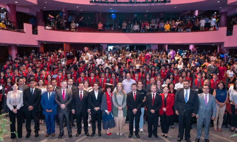 La Facultad de Derecho y Ciencias Sociales Victoria entregó una nueva generación de profesionales de las licenciaturas de Derecho, Comunicación, Turismo y Negocios Internacionales, así como de la Maestría en Derecho y Procesos Orales.