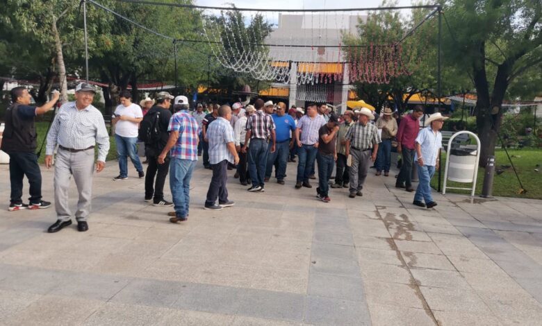 Productores de San Fernando, Reynosa, Matamoros y Río Bravo se manifestaron en Palacio de Gobierno.