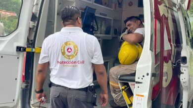 El trabajador de la CFE sufrió una descompensacion mientras trabajaba aproximadamente a 60 metros en lo profundo de un barranco.