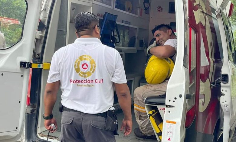 El trabajador de la CFE sufrió una descompensacion mientras trabajaba aproximadamente a 60 metros en lo profundo de un barranco.