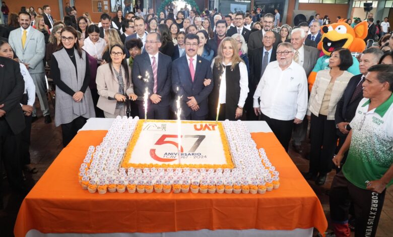 El Rector de la Universidad Autónoma de Tamaulipas (UAT), Dámaso Anaya Alvarado, expresó su reconocimiento a la Facultad de Comercio y Administración Victoria (FCAV) por su 57 aniversario.