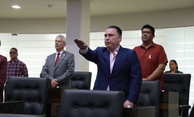 Gerardo Peña Flores toma protesta como diputado del Congreso Local.