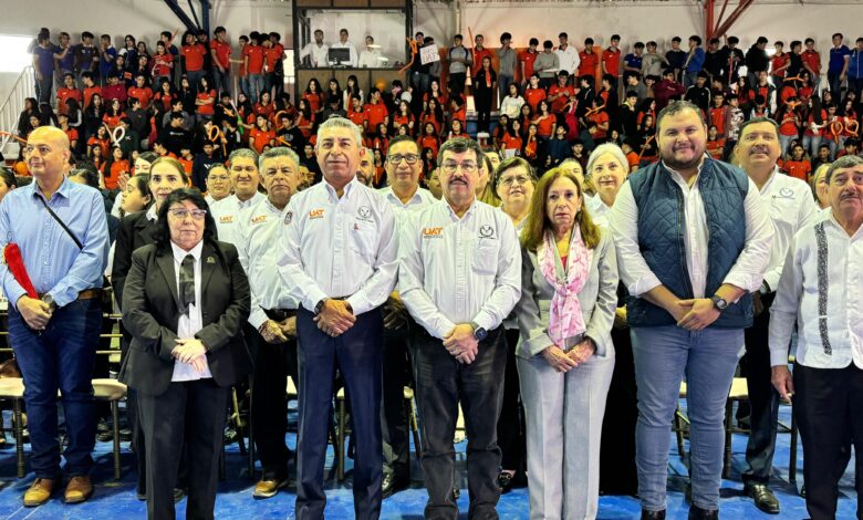 Dámaso Anaya Alvarado, presidió la ceremonia conmemorativa del 62 aniversario de la Unidad Académica Multidisciplinaria Valle Hermoso.